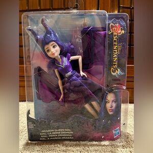 DISNEY Descendants 3 Dragon Queen Mal Doll Expanding Wings Hasbro 2018 in box
